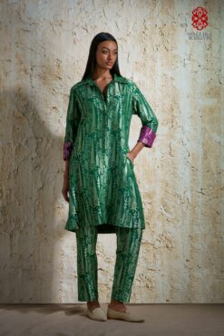 ‘Vriksha’ collared tunic and slim pants in munga silk