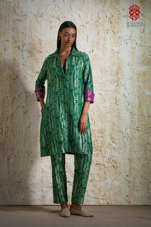 ‘Vriksha’ collared tunic and slim pants in munga silk