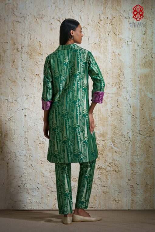 ‘Vriksha’ collared tunic and slim pants in munga silk