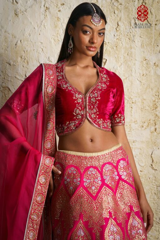 'Amira’ velvet koti