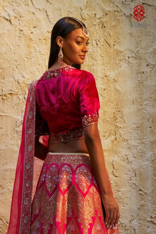 'Amira’ velvet koti