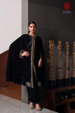 'Mahnoor' cape velvet black